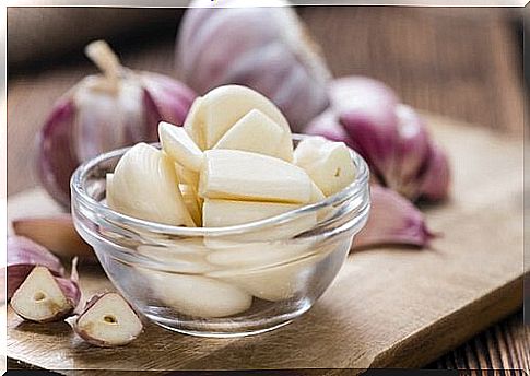 Garlic to relieve severe toothache