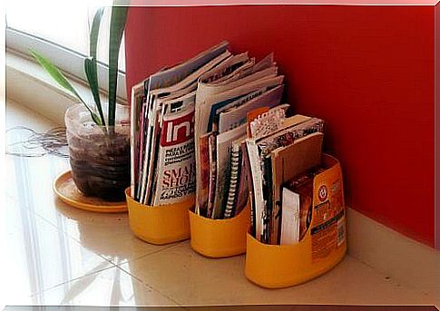 Magazine holder of recycled plastic bottles