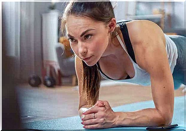 A woman makes the plank