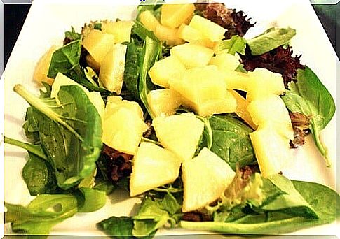 pineapple-and-spinach salad