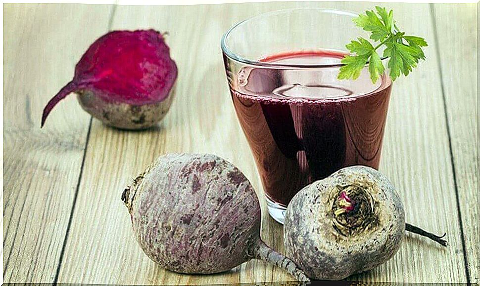 Drink with cranberries, beets and lemon juice