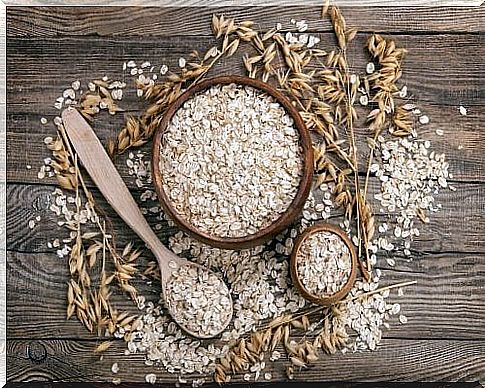 Seven whole grains to include in your diet: rolled oats.