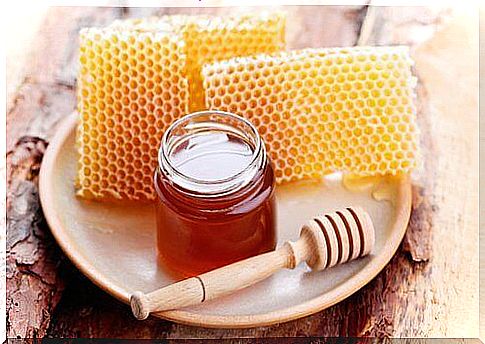 Honey contains vitamins