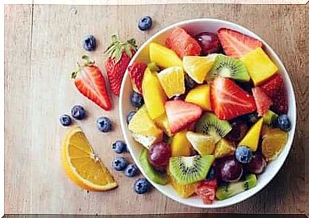 Fruits: oranges, strawberries, blueberries, kiwi.