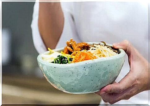 Learn how to make a delicious bibimbap, a Korean rice dish