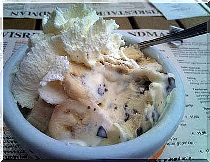 Homemade "cookies & cream" ice cream