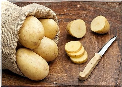 Raw potato against cataracts