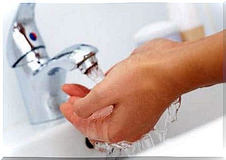 A person who washes his hands