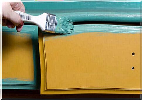 Tips on how to paint wooden furniture