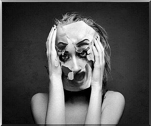 Lady with broken mask